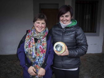 Urroz celebra su feria de artesanía y ganado.