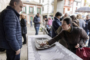 Urroz celebra su feria de artesanía y ganado.