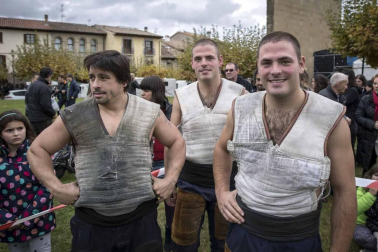 Urroz celebra su feria de artesanía y ganado.