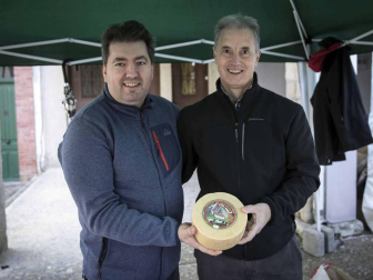 Urroz celebra su feria de artesanía y ganado.
