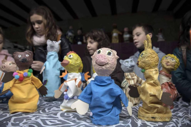 Urroz celebra su feria de artesanía y ganado.