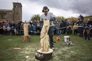 Urroz celebra su feria de artesanía y ganado.