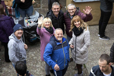 Urroz celebra su feria de artesanía y ganado.