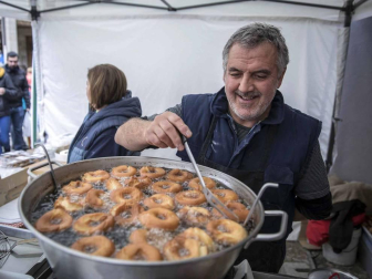 Urroz celebra su feria de artesanía y ganado.