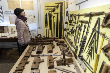 Urroz celebra su feria de artesanía y ganado.