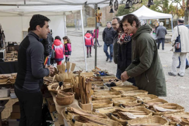 Urroz celebra su feria de artesanía y ganado.