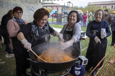 Urroz celebra su feria de artesanía y ganado.