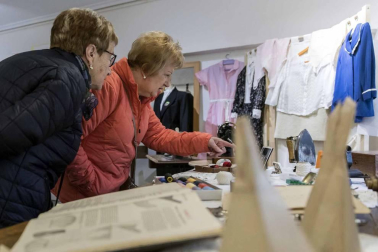 Urroz celebra su feria de artesanía y ganado.