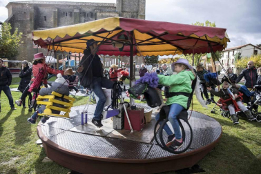 Urroz celebra su feria de artesanía y ganado.