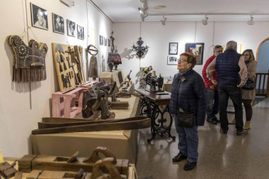 Urroz celebra su feria de artesanía y ganado.