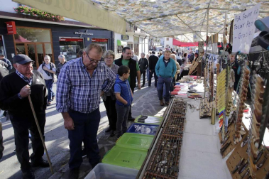 Cientos de puestos de venta, una exposición de maquinaria agrícola y la elegancia de una ganadería.