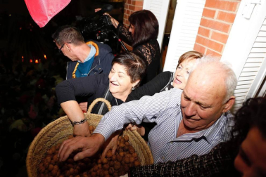 Lanzamiento de nueces en las fiestas de la Virgen de la Peña de Fustiñana