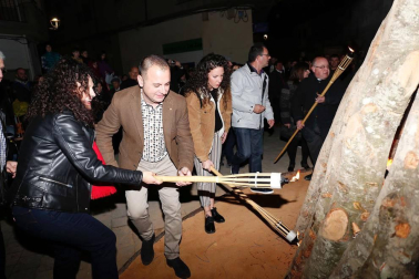Lanzamiento de nueces en las fiestas de la Virgen de la Peña de Fustiñana