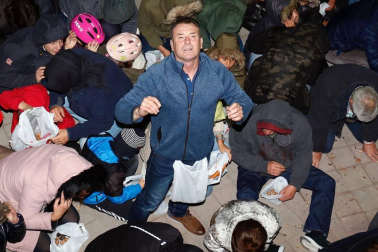 Lanzamiento de nueces en las fiestas de la Virgen de la Peña de Fustiñana