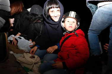 Lanzamiento de nueces en las fiestas de la Virgen de la Peña de Fustiñana