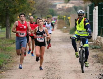 Fotos de la carrera solidaria de San Adrián en la que se impusieron Alberto González y Carmen Riaño.