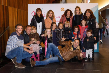 Por segundo año consecutivo, Minimusic organizó un concierto didáctico de la mano de Brandok y Diario de Navarra. Un evento para compartir en familia que bajo el título 'Descubriendo el Pop Español' encandiló con temas de grupos tan emblemáticos como Radio Futura, Loquillo y los Trogloditas, Hombres G, Nacha Pop o el Último de la Fila. El grupo La Poptelera fue el encargado de subir al escenario y hacer vibrar con su música a los espectadores.