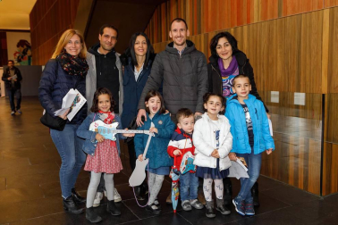 Por segundo año consecutivo, Minimusic organizó un concierto didáctico de la mano de Brandok y Diario de Navarra. Un evento para compartir en familia que bajo el título 'Descubriendo el Pop Español' encandiló con temas de grupos tan emblemáticos como Radio Futura, Loquillo y los Trogloditas, Hombres G, Nacha Pop o el Último de la Fila. El grupo La Poptelera fue el encargado de subir al escenario y hacer vibrar con su música a los espectadores.