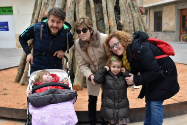 El sábado 17 de noviembre, a las doce del mediodía, se lanzó el cohete anunciador de las fiestas de la Virgen de la Peña de Fustiñana desde el balcón de la Casa de la Villa. Al acto acudieron cuadrillas y familias, que disfrutaron del ambiente festivo y de la posterior ronda por las calles de la localidad de la mano de la charanga local. La programación festiva se prolongó hasta el martes 20 de noviembre.