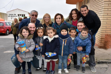 El sábado 17 de noviembre, a las doce del mediodía, se lanzó el cohete anunciador de las fiestas de la Virgen de la Peña de Fustiñana desde el balcón de la Casa de la Villa. Al acto acudieron cuadrillas y familias, que disfrutaron del ambiente festivo y de la posterior ronda por las calles de la localidad de la mano de la charanga local. La programación festiva se prolongó hasta el martes 20 de noviembre.