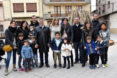 El sábado 17 de noviembre, a las doce del mediodía, se lanzó el cohete anunciador de las fiestas de la Virgen de la Peña de Fustiñana desde el balcón de la Casa de la Villa. Al acto acudieron cuadrillas y familias, que disfrutaron del ambiente festivo y de la posterior ronda por las calles de la localidad de la mano de la charanga local. La programación festiva se prolongó hasta el martes 20 de noviembre.