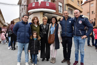 El sábado 17 de noviembre, a las doce del mediodía, se lanzó el cohete anunciador de las fiestas de la Virgen de la Peña de Fustiñana desde el balcón de la Casa de la Villa. Al acto acudieron cuadrillas y familias, que disfrutaron del ambiente festivo y de la posterior ronda por las calles de la localidad de la mano de la charanga local. La programación festiva se prolongó hasta el martes 20 de noviembre.