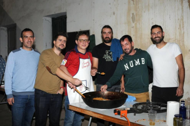 Los arguedanos celebraron el 16 y 17 de noviembre sus Fiestas de Invierno. Uno de los actos más exitosos fue el concurso de migas y postres, al que siguió una comida popular que se celebró en el Casino. Tras el evento gastronómico las cuadrillas disfrutaron con una sesión de música con DJ.