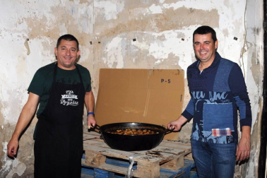 Los arguedanos celebraron el 16 y 17 de noviembre sus Fiestas de Invierno. Uno de los actos más exitosos fue el concurso de migas y postres, al que siguió una comida popular que se celebró en el Casino. Tras el evento gastronómico las cuadrillas disfrutaron con una sesión de música con DJ.