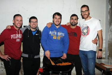 Los arguedanos celebraron el 16 y 17 de noviembre sus Fiestas de Invierno. Uno de los actos más exitosos fue el concurso de migas y postres, al que siguió una comida popular que se celebró en el Casino. Tras el evento gastronómico las cuadrillas disfrutaron con una sesión de música con DJ.