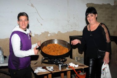 Los arguedanos celebraron el 16 y 17 de noviembre sus Fiestas de Invierno. Uno de los actos más exitosos fue el concurso de migas y postres, al que siguió una comida popular que se celebró en el Casino. Tras el evento gastronómico las cuadrillas disfrutaron con una sesión de música con DJ.