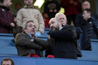 Imágenes del búscate en la grada del Osasuna-Málaga.