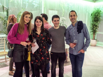El sábado 17 de noviembre, la zona Chic del Complejo Castejón se convirtió en el escenario perfecto para la quinta Gala de novios organizada por Ikemevoy Viajes. Una cita ya ineludible para las parejas que están planificando su próxima boda y en la que pueden compartir experiencias, disfrutar de una suculenta cena, participar en sorteos y otras muchas actividades que convierten cada año este encuentro en una auténtica fiesta.