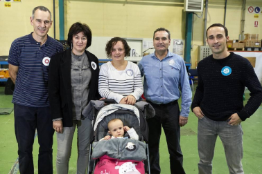 Bildu Lan, empresa ubicada en Torres de Elorz que está celebrando este año su 45 aniversario, organizó una jornada de puertas abiertas para familiares de los trabajadores. Photocall, juegos, visita a las instalaciones, aperitivo y sorteos fueron algunas de las actividades programadas a lo largo de esta jornada festiva.