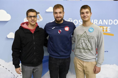 Bildu Lan, empresa ubicada en Torres de Elorz que está celebrando este año su 45 aniversario, organizó una jornada de puertas abiertas para familiares de los trabajadores. Photocall, juegos, visita a las instalaciones, aperitivo y sorteos fueron algunas de las actividades programadas a lo largo de esta jornada festiva.
