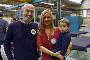 Bildu Lan, empresa ubicada en Torres de Elorz que está celebrando este año su 45 aniversario, organizó una jornada de puertas abiertas para familiares de los trabajadores. Photocall, juegos, visita a las instalaciones, aperitivo y sorteos fueron algunas de las actividades programadas a lo largo de esta jornada festiva.