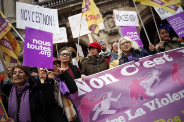 Los 'chalecos amarillos' se manifiestan de nuevo contra la subida de los impuestos de los carburantes