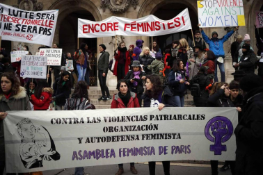 Los 'chalecos amarillos' se manifiestan de nuevo contra la subida de los impuestos de los carburantes