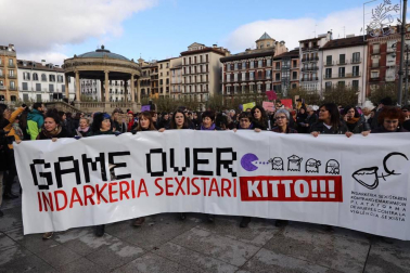 Con motivo del Día contra la violencia de género se ha organizado en Pamplona una manifestación para protestar contra la violencia machista.
