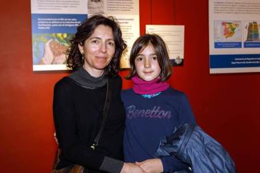 El Planetario de Pamplona acogió la representación teatral divulgativa 'Yo quiero ser científica', en la que nueve profesoras que imparten docencia en diferentes titulaciones de ingeniería de la Universidad Pública de Navarra rescataron la vida y la obra de mujeres científicas de siglos pasados. Un evento que contó con la financiación de la Fundación Española para la Ciencia y la Tecnología (FECYT), el Ministerio de Ciencia, Innovación y Universidades y el Gobierno de Navarra, así como la colaboración del Planetario de Pamplona y el Ayuntamiento de Pamplona.