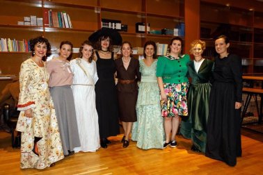 El Planetario de Pamplona acogió la representación teatral divulgativa 'Yo quiero ser científica', en la que nueve profesoras que imparten docencia en diferentes titulaciones de ingeniería de la Universidad Pública de Navarra rescataron la vida y la obra de mujeres científicas de siglos pasados. Un evento que contó con la financiación de la Fundación Española para la Ciencia y la Tecnología (FECYT), el Ministerio de Ciencia, Innovación y Universidades y el Gobierno de Navarra, así como la colaboración del Planetario de Pamplona y el Ayuntamiento de Pamplona.