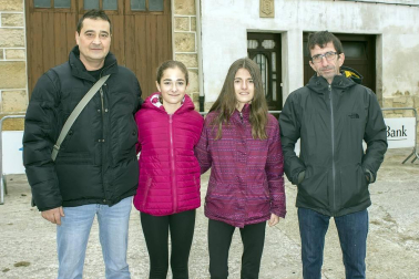 139 corredores finalizaron el sábado 24 de noviembre la séptima edición del exigente Cross del Arriero. Organizado por el club de montaña Ameskoazarra, tuvo a la localidad de Eulate como punto de salida y de meta. Álvaro Ramos, en categoría masculina, y Mª Cruz Aragón en la femenina, se llevaron finalmente el triunfo.
