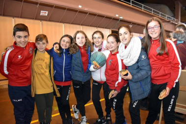 Ribaforada celebró sus III Jornadas del Brócoli del 23 al 25 de noviembre. La cámara de ¡Click! quiso compartir con los vecinos las actividades de la mañana del domingo que, debido a la amenaza de lluvia, se celebraron en el polideportivo. El numeroso público presente pudo disfrutar, entre otras actividades, de los puestos de la feria de artesanía, el reparto de tostadas o el baile de los gigantes locales.