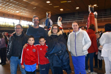 Ribaforada celebró sus III Jornadas del Brócoli del 23 al 25 de noviembre. La cámara de ¡Click! quiso compartir con los vecinos las actividades de la mañana del domingo que, debido a la amenaza de lluvia, se celebraron en el polideportivo. El numeroso público presente pudo disfrutar, entre otras actividades, de los puestos de la feria de artesanía, el reparto de tostadas o el baile de los gigantes locales.