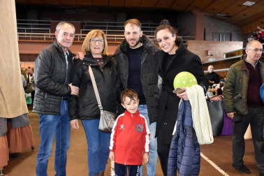Ribaforada celebró sus III Jornadas del Brócoli del 23 al 25 de noviembre. La cámara de ¡Click! quiso compartir con los vecinos las actividades de la mañana del domingo que, debido a la amenaza de lluvia, se celebraron en el polideportivo. El numeroso público presente pudo disfrutar, entre otras actividades, de los puestos de la feria de artesanía, el reparto de tostadas o el baile de los gigantes locales.