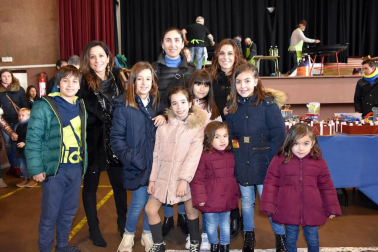 Ribaforada celebró sus III Jornadas del Brócoli del 23 al 25 de noviembre. La cámara de ¡Click! quiso compartir con los vecinos las actividades de la mañana del domingo que, debido a la amenaza de lluvia, se celebraron en el polideportivo. El numeroso público presente pudo disfrutar, entre otras actividades, de los puestos de la feria de artesanía, el reparto de tostadas o el baile de los gigantes locales.
