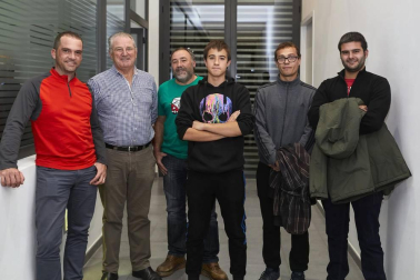 El Civivox de Iturrama acogió el viernes 23 de noviembre las jornadas anuales de Adecana (Asociación para la Defensa de la Caza de Navarra). Dos conferencias sobre la becada y las rehalas, una mesa redonda y la entrega del premio Caza y Naturaleza 2018, además de un sorteo final entre los asistentes, fue la programación organizada para esta edición número diecinueve del encuentro.