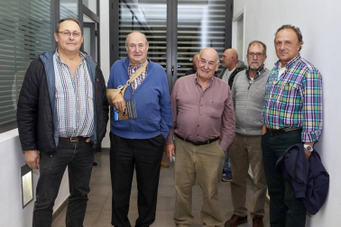 El Civivox de Iturrama acogió el viernes 23 de noviembre las jornadas anuales de Adecana (Asociación para la Defensa de la Caza de Navarra). Dos conferencias sobre la becada y las rehalas, una mesa redonda y la entrega del premio Caza y Naturaleza 2018, además de un sorteo final entre los asistentes, fue la programación organizada para esta edición número diecinueve del encuentro.