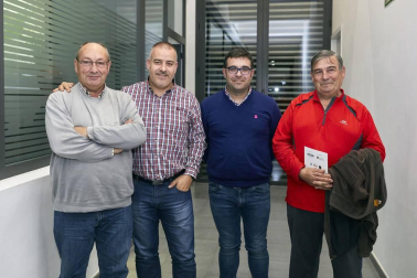 El Civivox de Iturrama acogió el viernes 23 de noviembre las jornadas anuales de Adecana (Asociación para la Defensa de la Caza de Navarra). Dos conferencias sobre la becada y las rehalas, una mesa redonda y la entrega del premio Caza y Naturaleza 2018, además de un sorteo final entre los asistentes, fue la programación organizada para esta edición número diecinueve del encuentro.