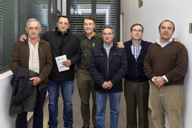 El Civivox de Iturrama acogió el viernes 23 de noviembre las jornadas anuales de Adecana (Asociación para la Defensa de la Caza de Navarra). Dos conferencias sobre la becada y las rehalas, una mesa redonda y la entrega del premio Caza y Naturaleza 2018, además de un sorteo final entre los asistentes, fue la programación organizada para esta edición número diecinueve del encuentro.