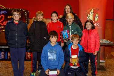 250 personas asistieron al estreno en Navarra del documental 'Ni distintos, ni diferentes: campeones', relato de la vida real de los protagonistas de la aplaudida película de Javier Fesser. La cita, organizada por Diario de Navarra y ANFAS, contó con la colaboración de los cines Golem, lugar en el que se realizó el encuentro. Tras la proyección, una mesa redonda permitió profundizar sobre la realidad de las personas con discapacidad.